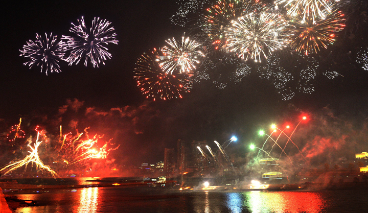 12-조선로동당창건 75돐경축 축포야회